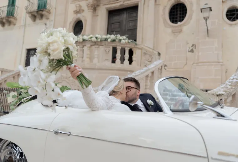 Luxury elopement wedding in Italy with vintage car